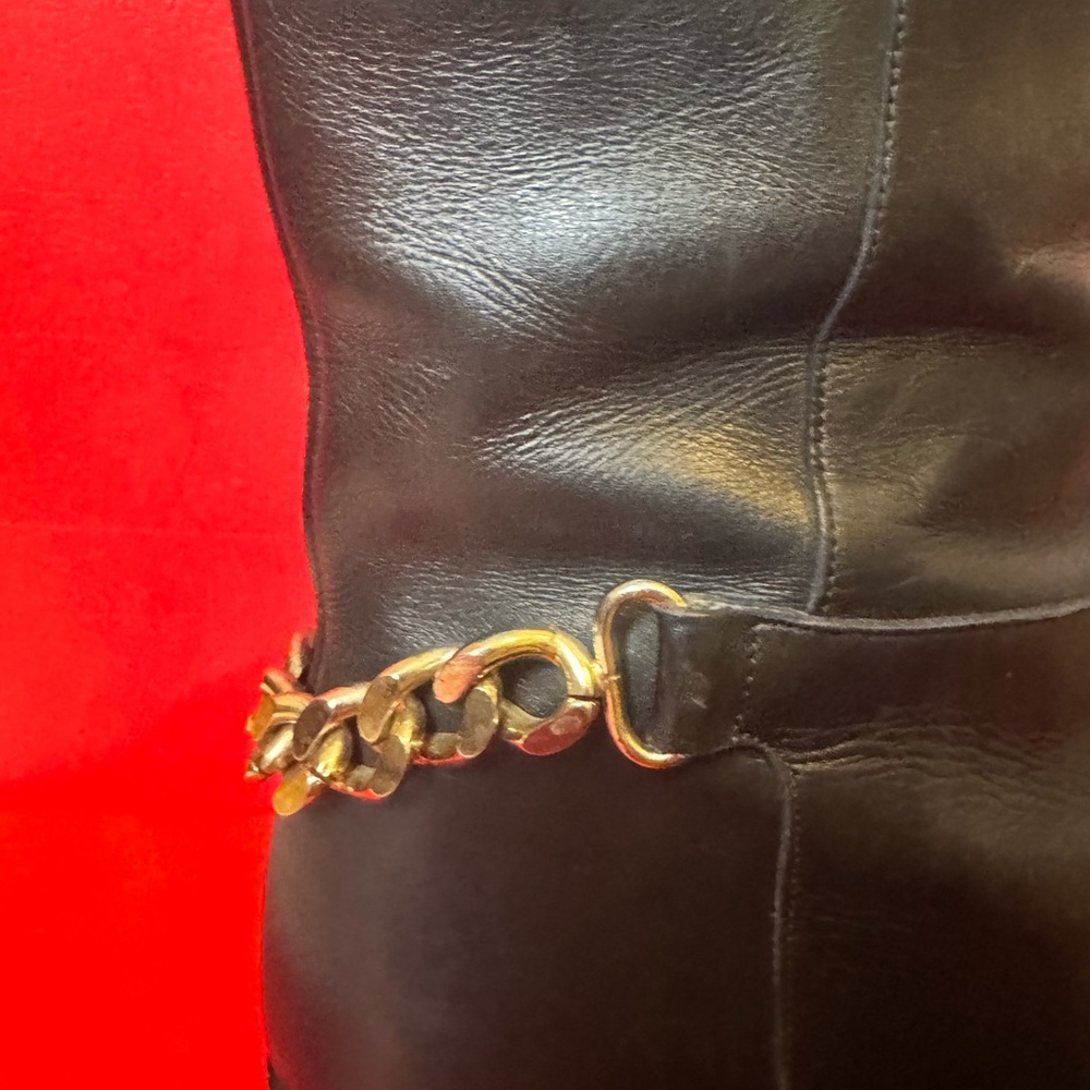Elegant Carolina Herrera Black Leather Boots - Picture 5 of 12
